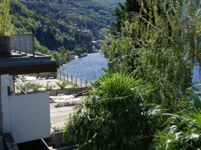 Holiday home with balcony for 2 4 people by lake Como near Pognana Lario